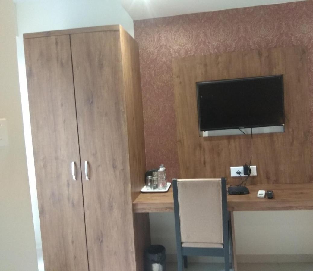 Hotel West Blue Mumbai Kültér fotó