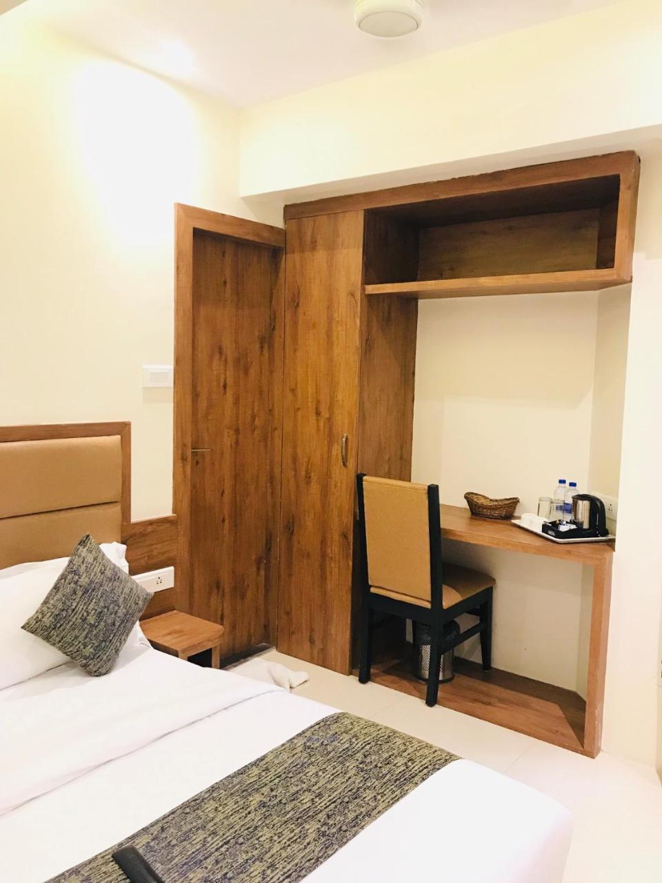 Hotel West Blue Mumbai Kültér fotó